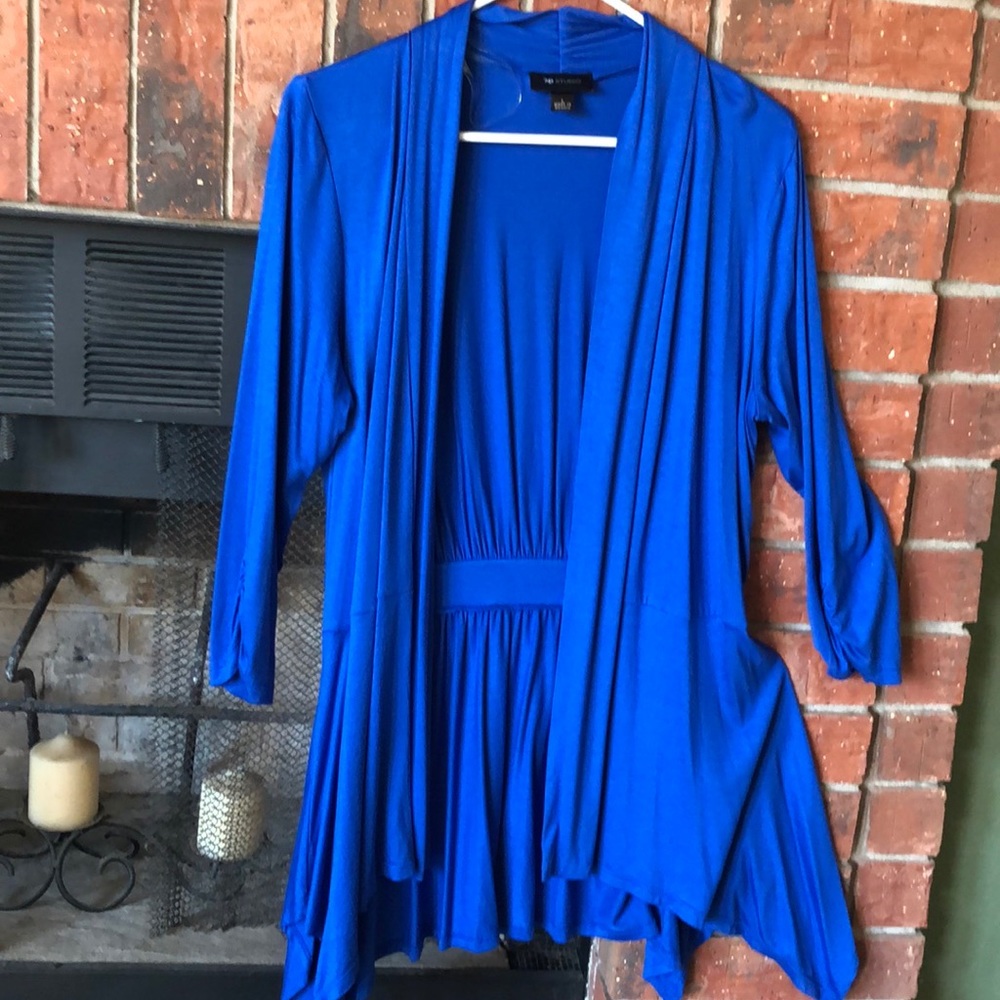 Elegant cardigan w/ruched sleeves/cinched back